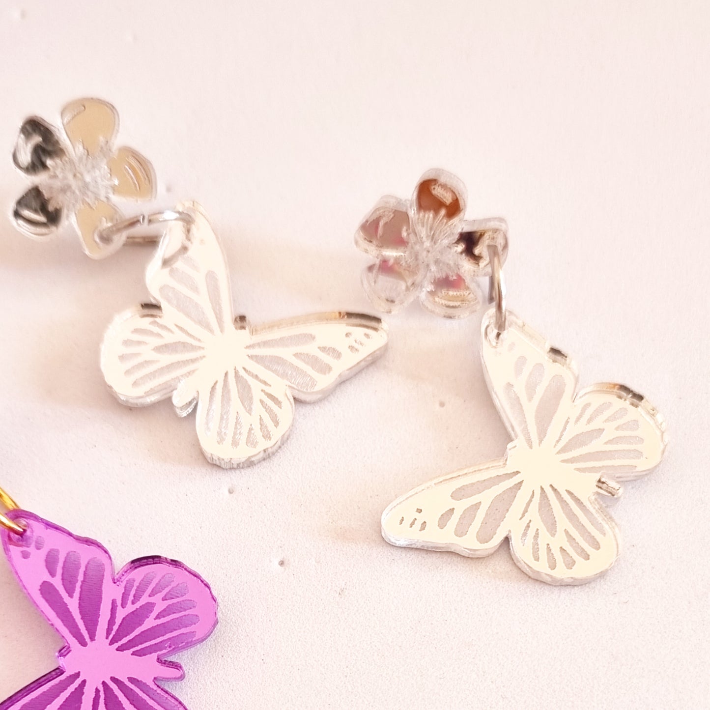 Pendientes mariposas essence colors
