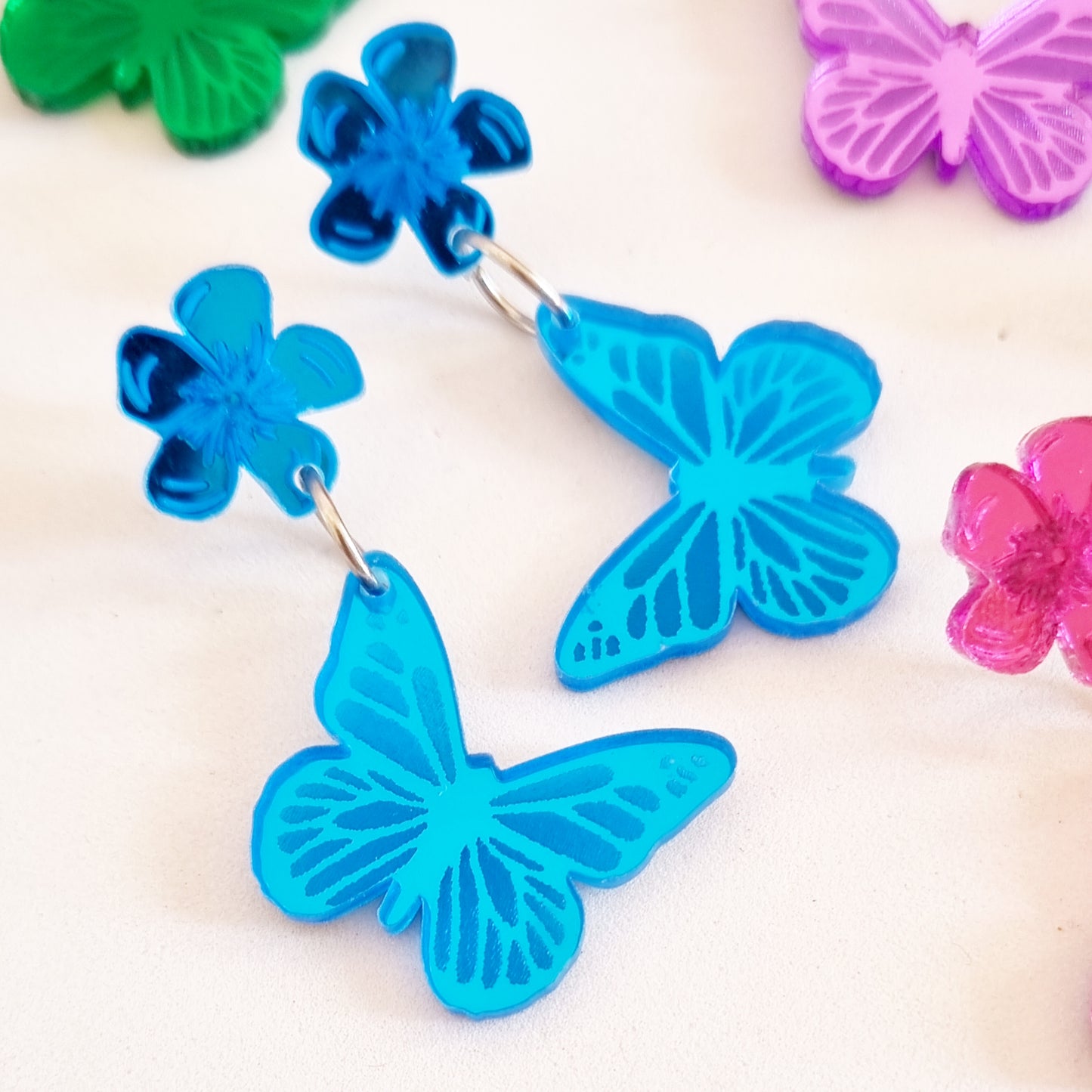 Pendientes mariposas essence colors