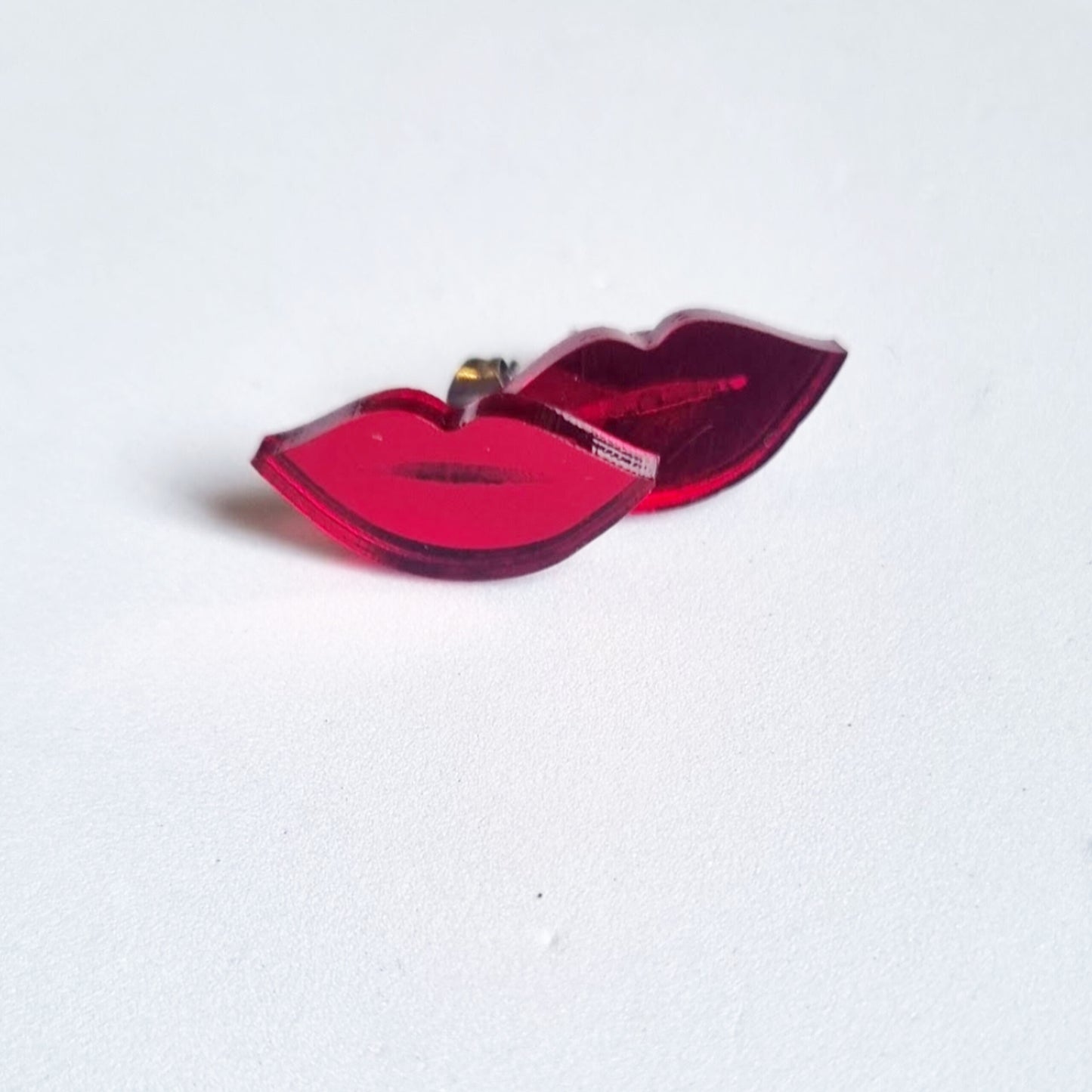 Pendientes mini labios rojos espejo fucsia