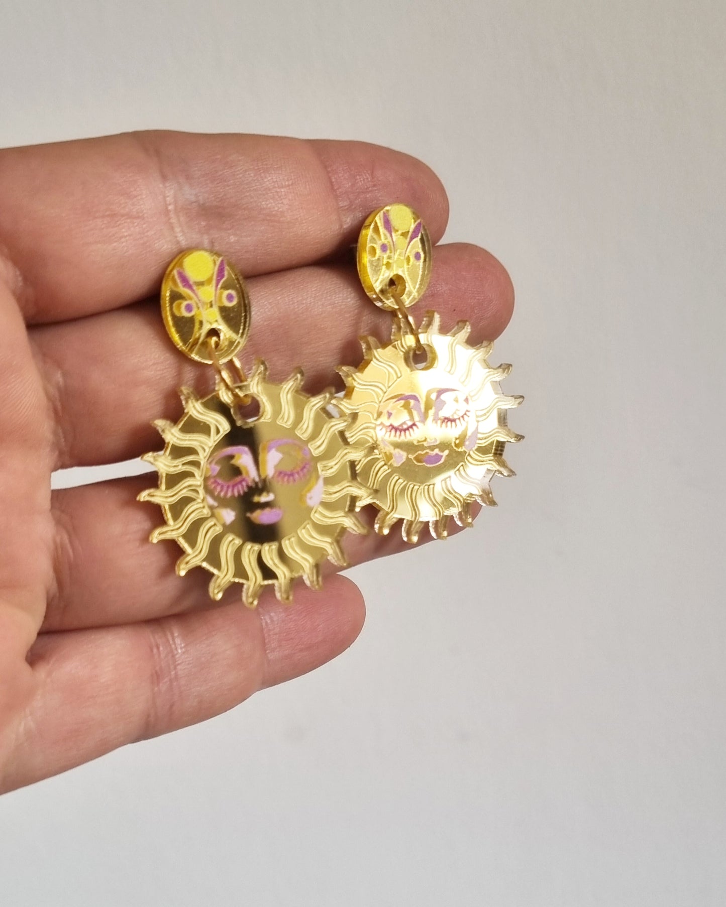 Pendientes de Charms de Soles en Metacrilato Oro Espejo