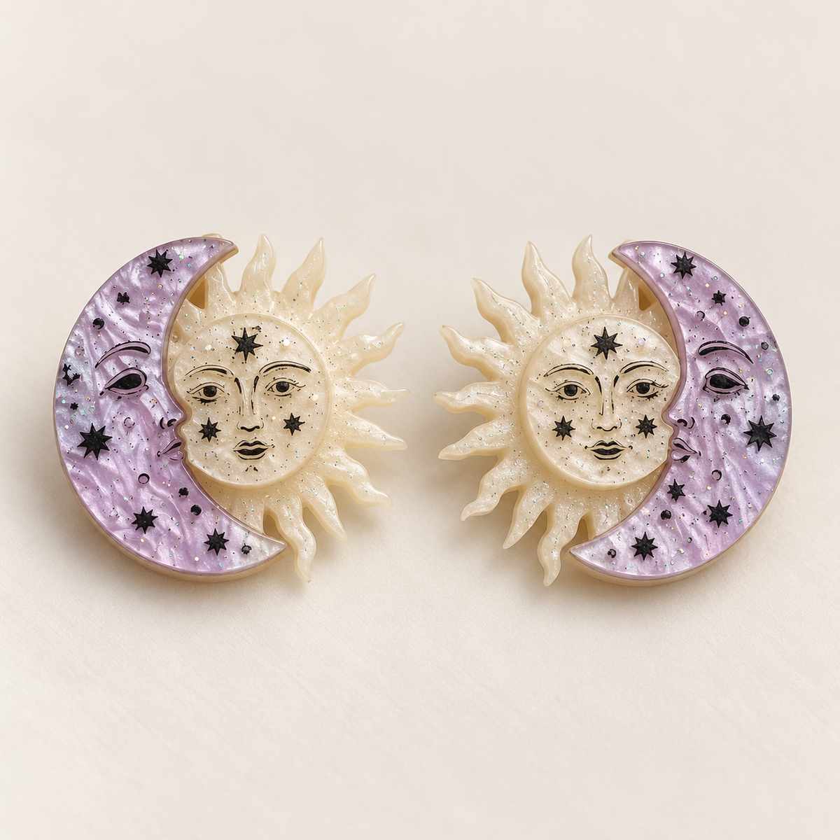 Pendientes Eclipse tipo botón de 3 cm en lila marmolado y blanco nacarado.