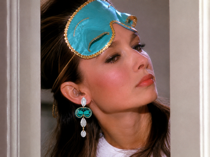 Pendientes antifaz glam night desayuno con diamantes