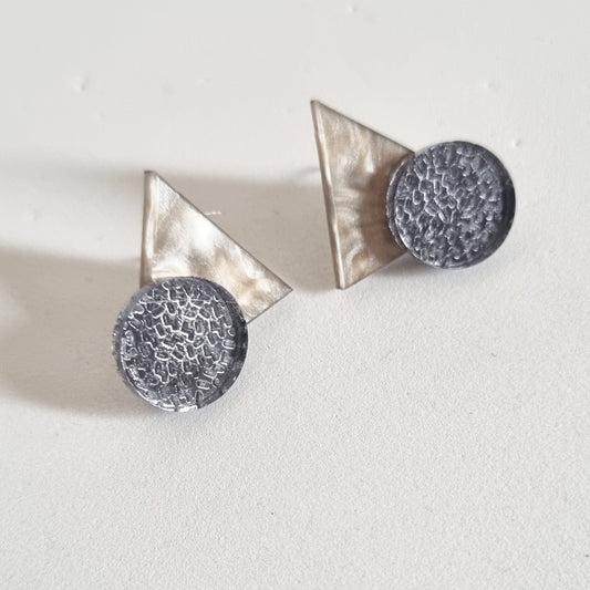 Pendientes geométricos perla y nacarado circular